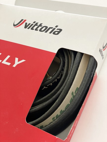 Велотрубка для шоссейных велосипедов Vittoria Rally черная 700 х 25 28 дюймов