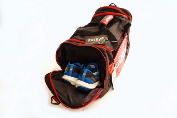 Сумка спортивная ASICS красно-черная Сумка спортивная ASICS красно-черная